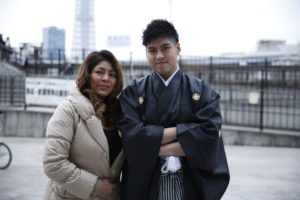 成人式袴、母親とツーショット