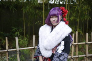 成人式のために髪の毛ブリーチして紫に