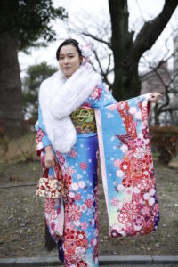振袖初体験。緊張気味