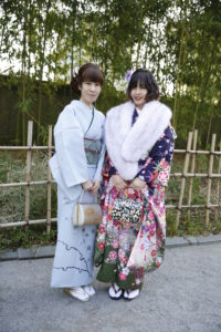 母親と一緒に振袖レンタル