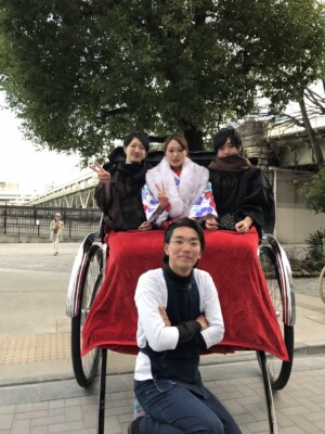 浅草レンタル着物人力車で楽しむ