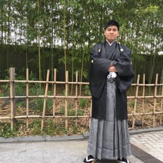 小梅の紋付き袴